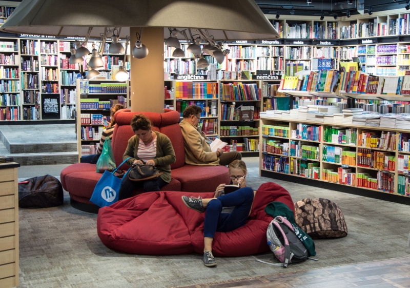 vente-VALDEROURE-min_books_bookstore_book_reader_readers_reading_shop_sale_books-849006